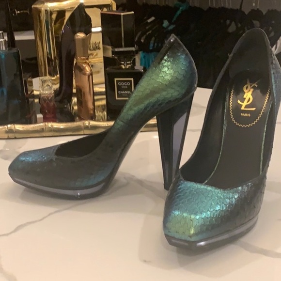 YSL Vanda Python Mirrored Heeled Pump - Picture 2 of 7